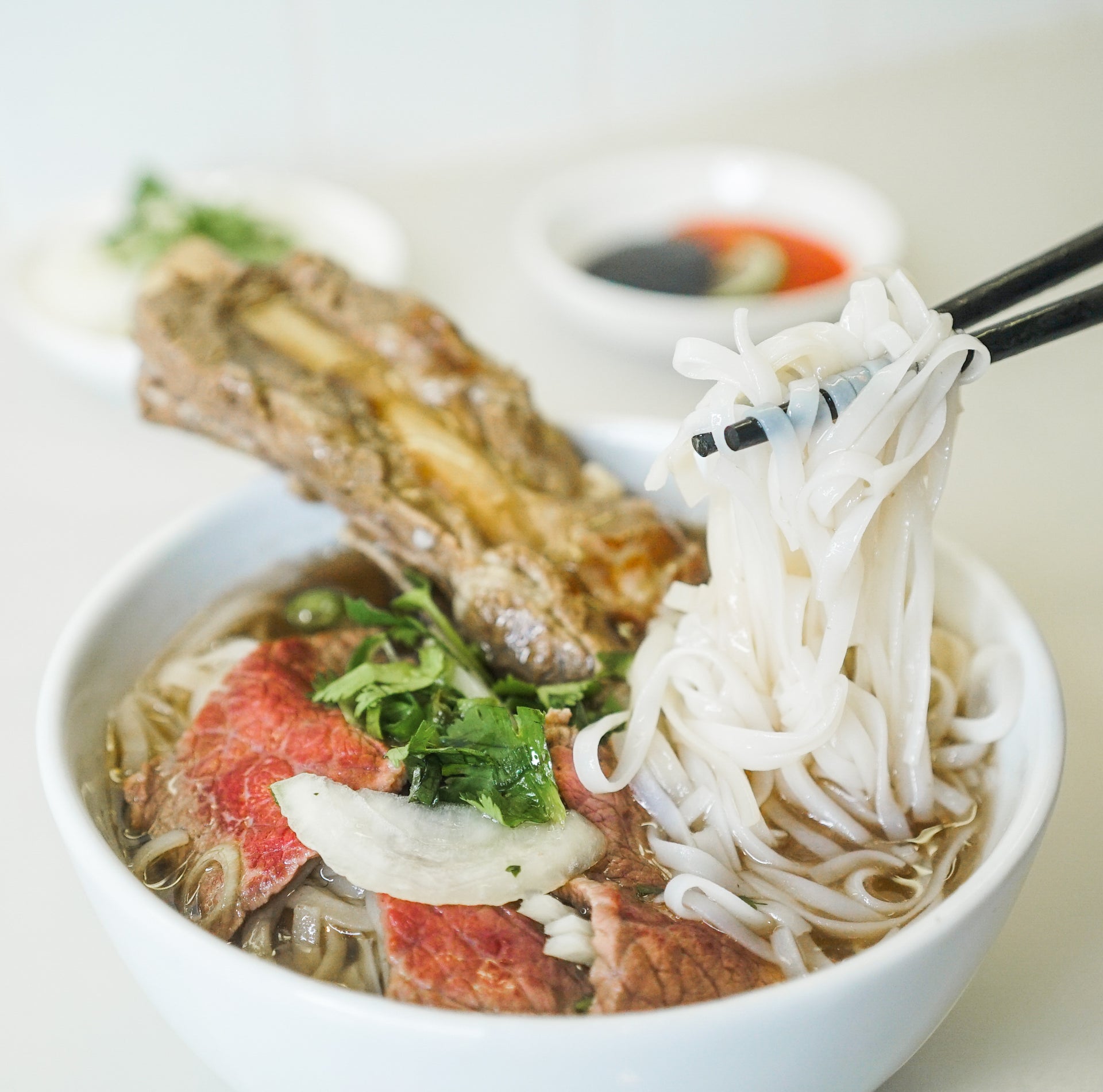 Authentic Vietnamese Beef Pho Noodle Soup (Phở Bò) - Delightful Plate